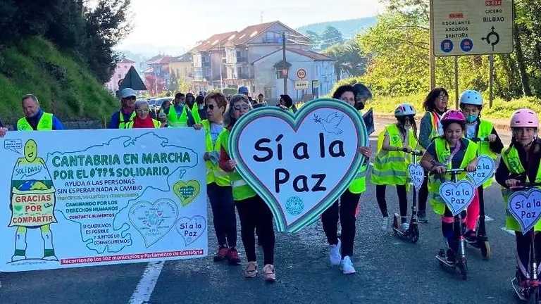 Participantes en la Marcha por el 0,77 por ciento Solidaria.