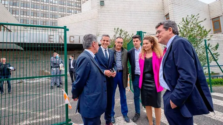 Las autoridades políticas durante el encuentro.
