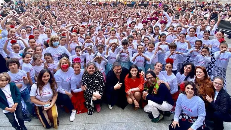 Flashmob de Antonio Canales en la Plaza Porticada.