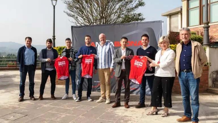 Presentación de La Cantabrona en el Ayuntamiento de Polanco.