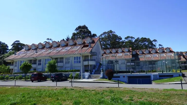 Urbanización El Encinar en Arnuero con sentencia de derribo. R.A.