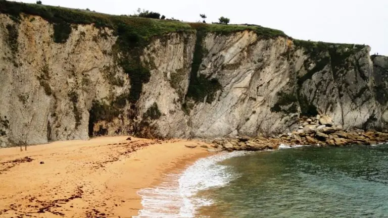 Playa de Covachos, en Santa Cruz de Bezana. R.A.