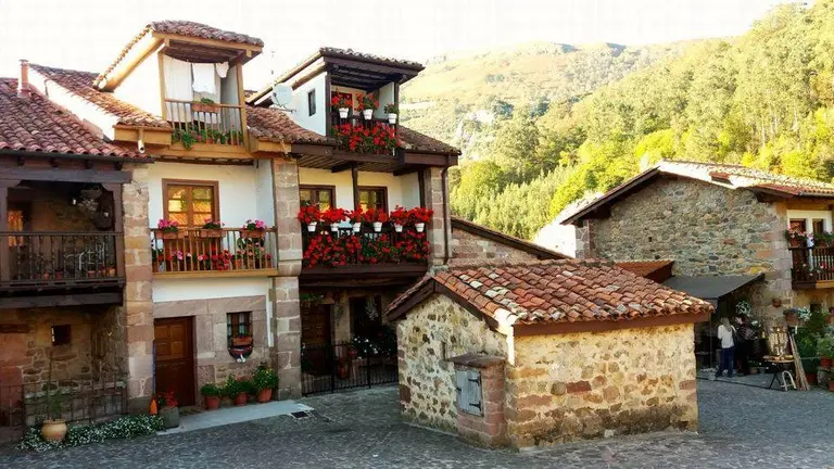 Casco histórico de Carmona, en Cabuérniga.