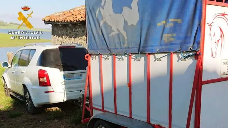 Vehículo retenido por la Guardia Civil.