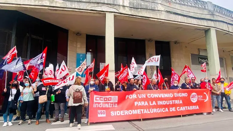 Concentración por el convenio del metal ante Pymetal.