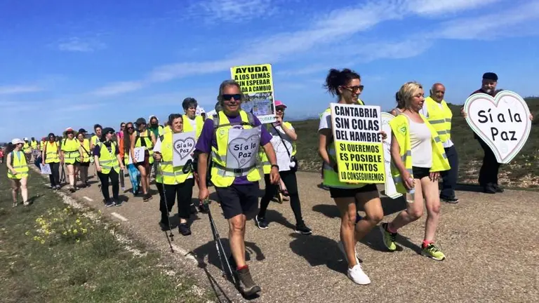 Los caminantes en la Marcha Solidaria.