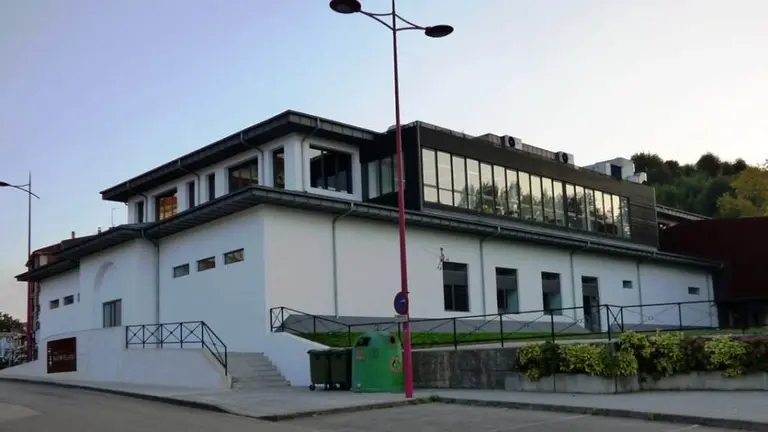 Centro cívico Ramón Pelayo, en Solares, en Medio Cudeyo. R.A