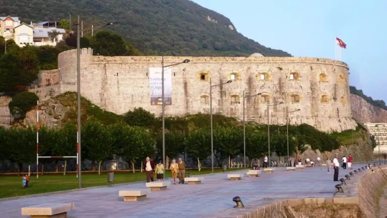 Paseo mar&iacute;timo de Santo&ntilde;a. R.A.