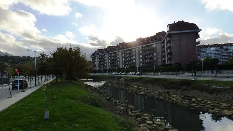 Zona cercana al campo de f&uacute;tbol de Riomar, en Castro Urdiales. R.A.