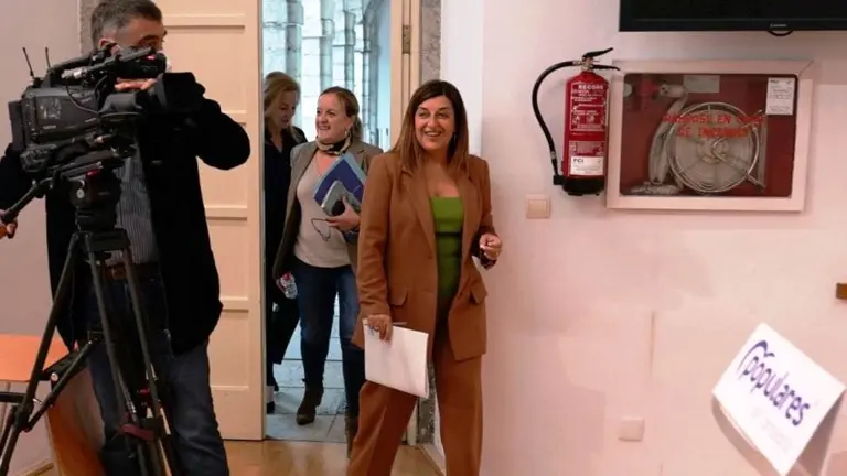 La presidenta del PP, María José Saénz de Buruaga, reclama explicaciones al Gobierno regional.