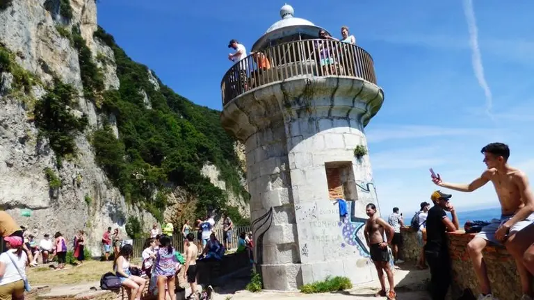 Faro del Caballo, en Santoña. R.A.
