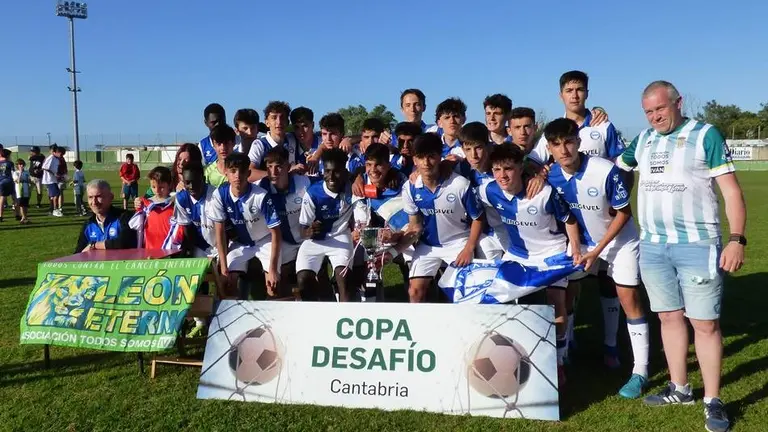 El Deportivo Alav&eacute;s, campe&oacute;n de este primer Memorial Iv&aacute;n Pulido. R.A.