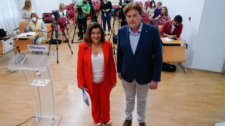 Los representantes del PP en la rueda de prensa.