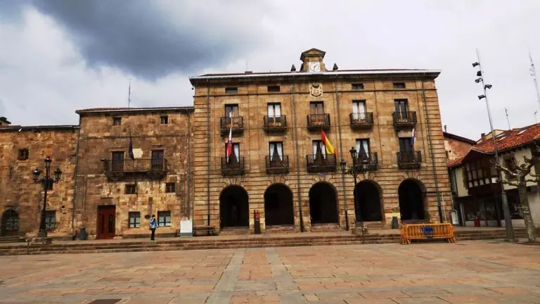 El PP crítica a su socio de Gobierno, el PRC. R.A.