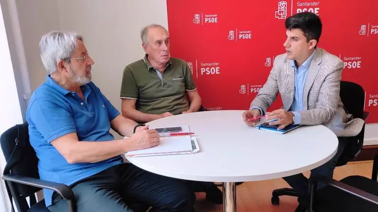 El PSOE de Santander se reuni&oacute; con representantes de  UGT Mayores.
