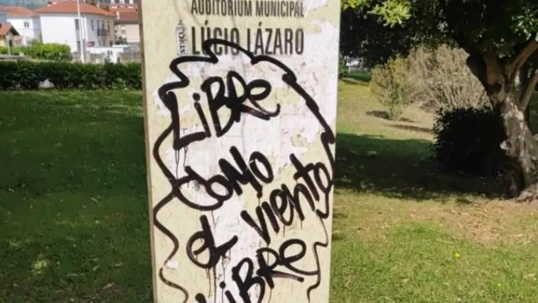 Pintadas en el auditorium Lucio Lázaro, en Torrelavega.