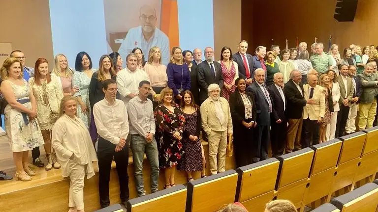 Entrega de la Medalla de Plata al Ayuntamiento de Santander por el Colegio de M&eacute;dicos.