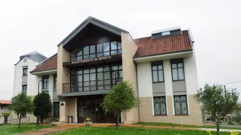 Ayuntamiento de Bareyo, ubicado en Ajo. R.A.