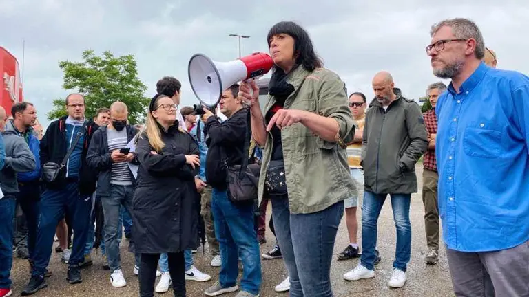 Garbiñe Espejo durante la asamblea a las puertas de GSW.