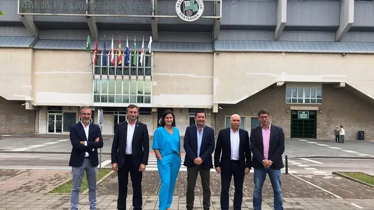 Firma del convenio entre el Ayuntamiento de Santander y el Racing para las inversiones.