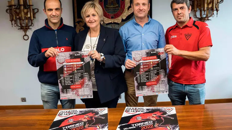 Presentaci&oacute;n del torneo de f&uacute;tbol en La Maruca, en Camargo.