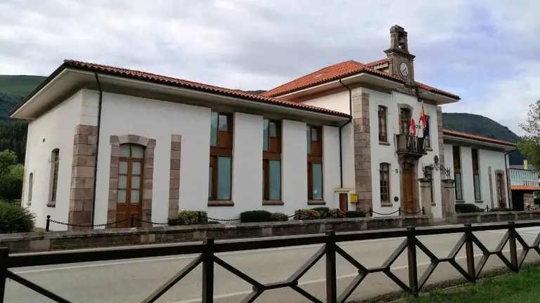 Ayuntamiento de Ruente. R.A.