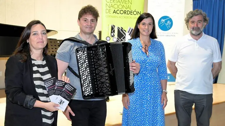 Presentación del concurso de acordeón en Santander.