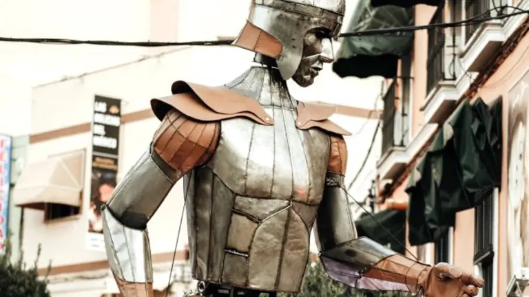 Gigante mec&aacute;nico que recorrer&aacute; las calles de Malia&ntilde;o, en Camargo.