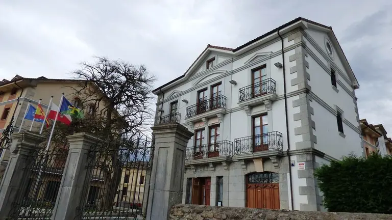 El Ayuntamiento de Guriezo ha pedido la conclusi&oacute;n de la obra de saneamiento. R.A.