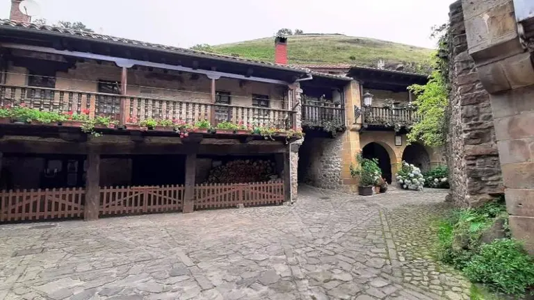 El coche iba en dirección a Bárcena Mayor, en Los Tojos.