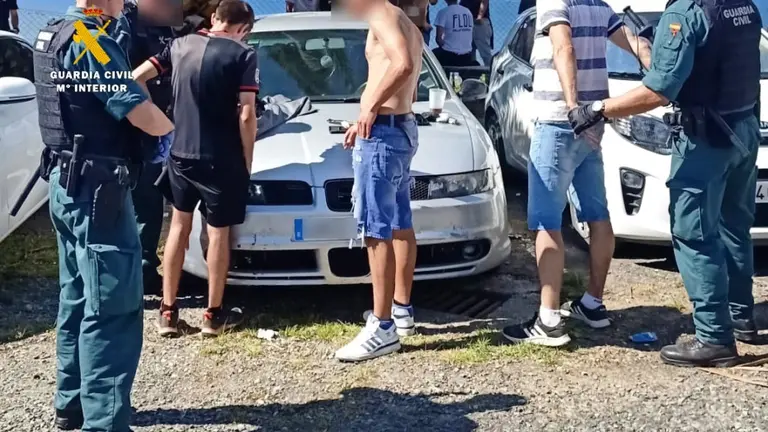 Control en la macrofiesta en Castro Urdiales.