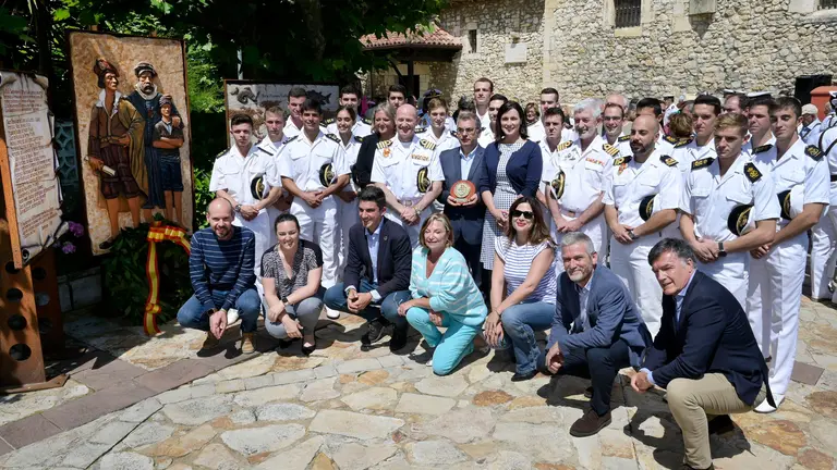 Las autoridades en el momento del acto de homenaje a