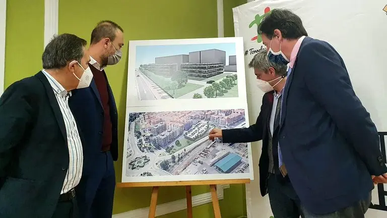 Presentación del anteproyecto del aparcamiento disuasorio de La Carmencita, en Torrelavega.