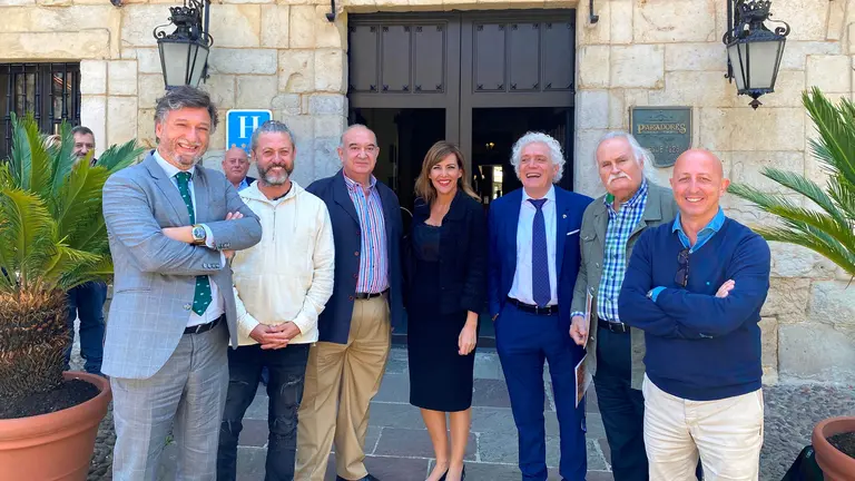 Parcipantes en el primer foro estratégico organizado por Vox en Santillana del Mar.
