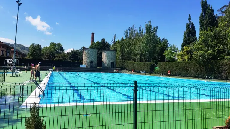 Vista de la piscina del Astillero.