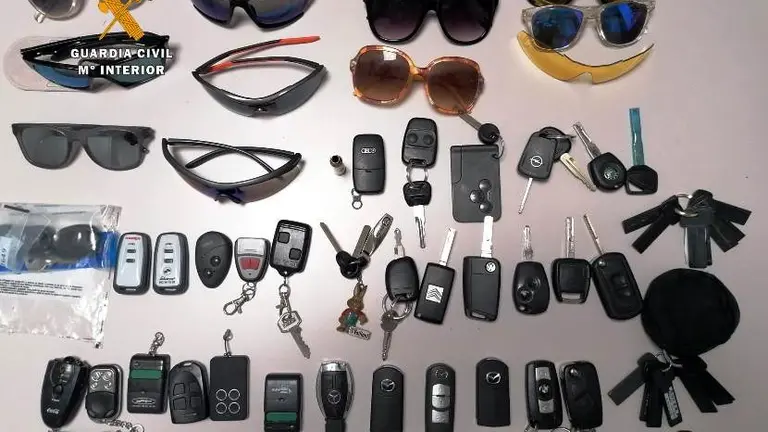 Los agentes intervinieron diversos efectos al detenido, dentro de la operación Carwin.