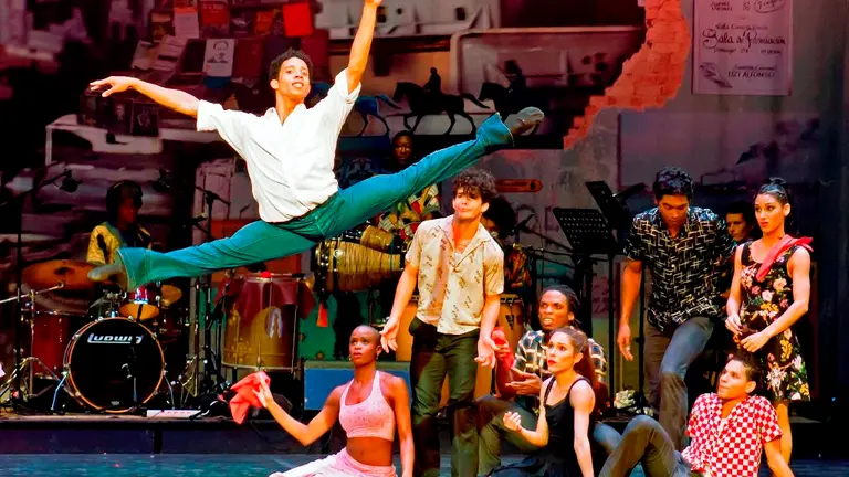 La Compañía Acosta Danza en su obra 'Tocororo suite'.