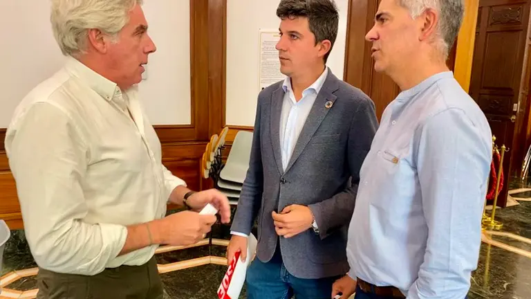 Portavoces del PRC, PSOE y Unidas Podemos en el Consistorio de Santander.