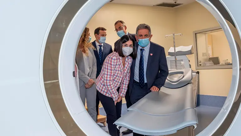 Las autoridades políticas visitaron el Hospital Universitario Marqués de Valdecilla.