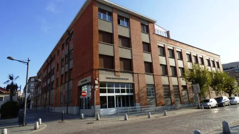 Colegio Sagrado Corazón de Jesús, en Santoña. R.A.