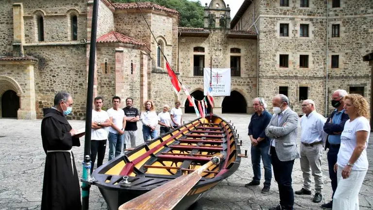Bautizo de la trainera 'Liébana' para promocionar el Año Santo Lebaniego.