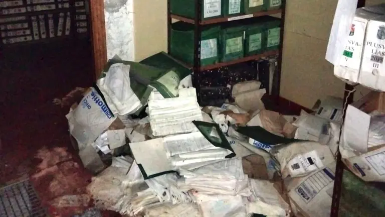 Estado de los documentos en el Ayuntamiento de Santa María de Cayón.