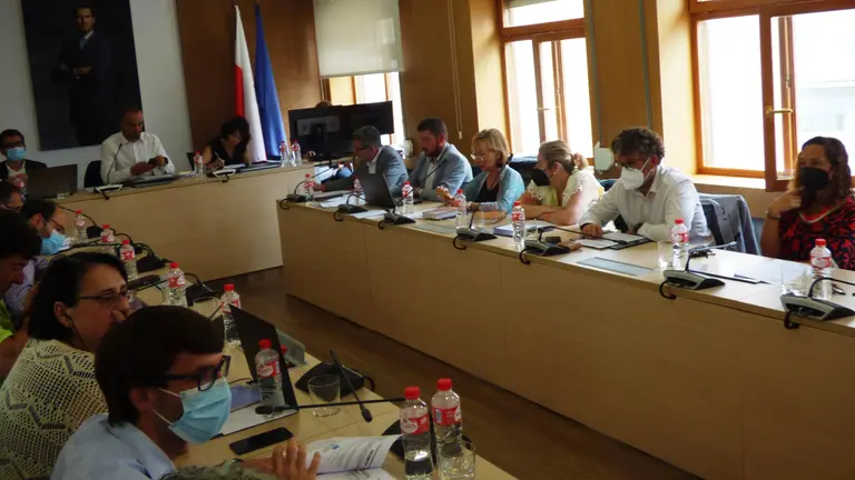 Pleno de Torrelavega que trató la situación dela zona de vinos. R.A.