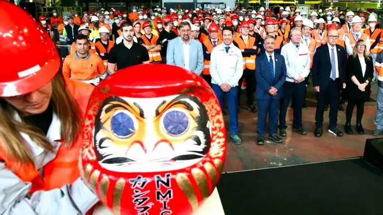 El presidente regional, Miguel Ángel Revilla, visitó las instalaciones de Nissan en Los Corrales de Buelna.