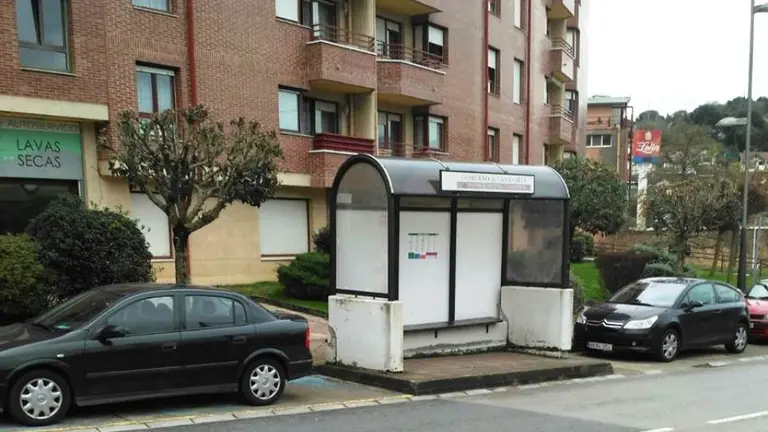 Parada de autob&uacute;s en Castro Urdiales.