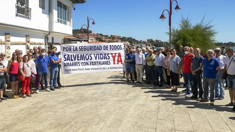 San Vicente de la Barquera muestra su apoyo al nuevo puerto deportivo.