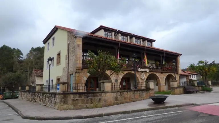 Ayuntamiento de Alfoz de Lloredo. R.A.