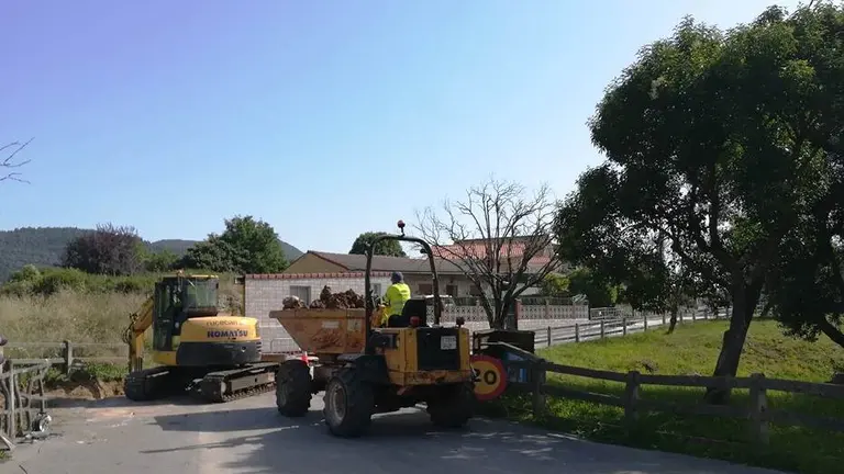 Obras del futuro anillo verde en la zona del Rivero, en Argoños.