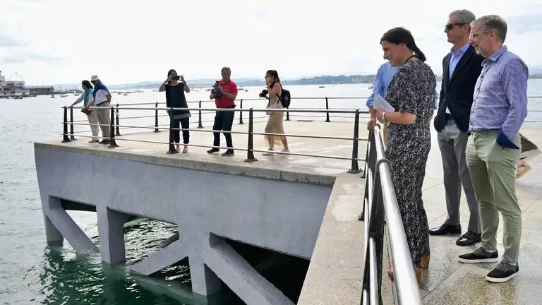 Visita de las autoridades pol&iacute;ticas alas obras finalizadas en el Muelle Maura, en Santander.