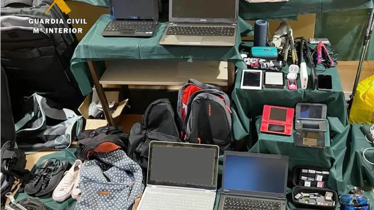 Robos en el interior de vehículos en Santoña, Noja y Ribamontán al Mar.